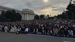 Масштабно! Видео с праздничного Айт-намаза в Бишкеке