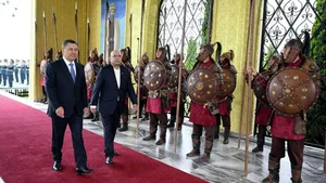 В Чолпон-Ате проходит встреча президентов Кыргызстана и Пакистана — фото