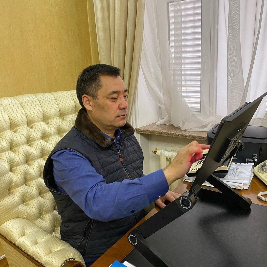 Глава кабмина рассказал, как Садыр Жапаров следит за соцсетями