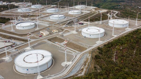 Кыргызстан планирует построить нефтехранилища для создания резерва ГСМ