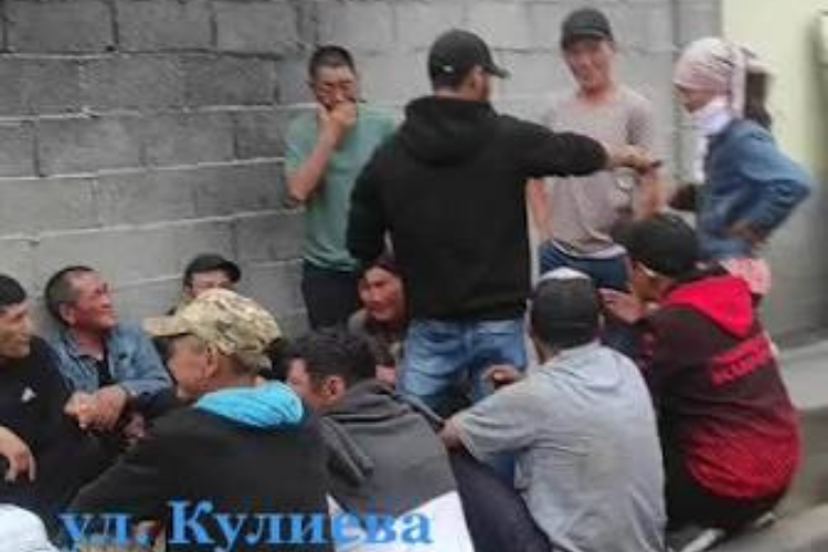 На улице Кулиева в Бишкеке усилят рейды после жалоб жителей