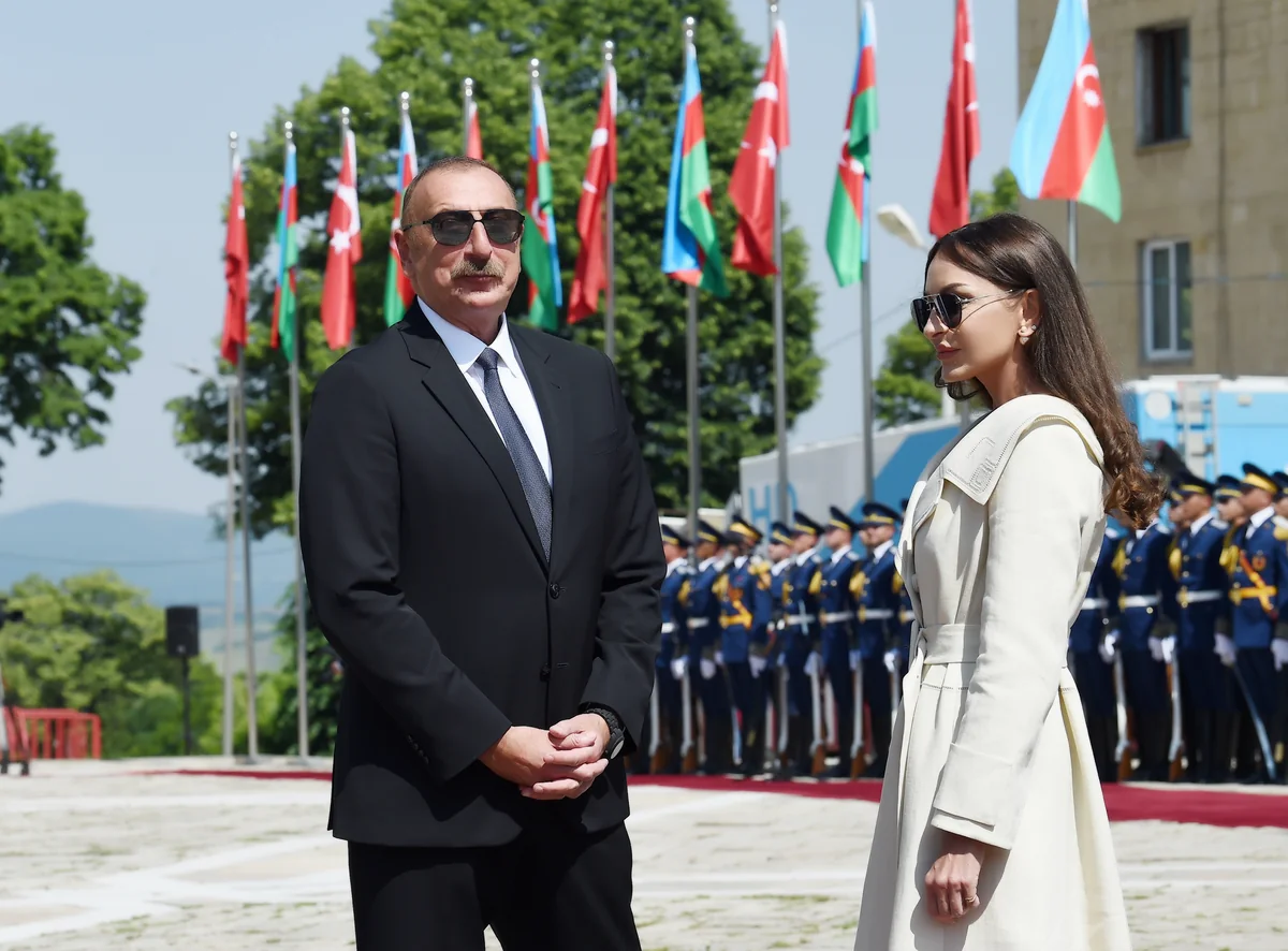 Милли Меджлис направил поздравление президенту и первому вице-президенту в связи с Днем спасения