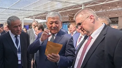 На форуме в Чолпон-Ате продукцию Баткена оценили Касымалиев и Оверчук