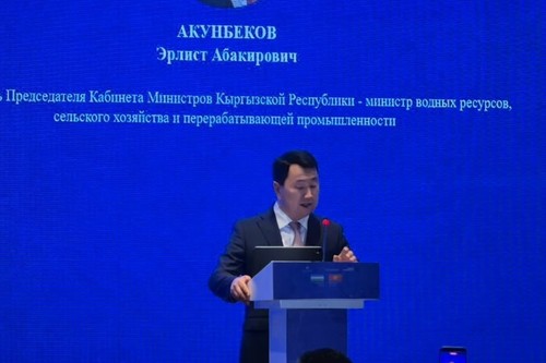 Замглавы Кабмина Акунбеков предложил перейти от торговли к совместному производству с Узбекистаном