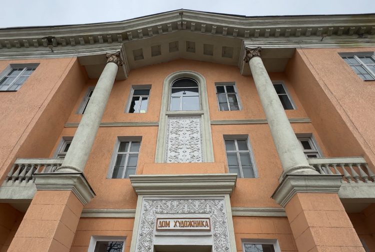 В КР деятели культуры обеспокоены попытками отчуждения объектов искусства