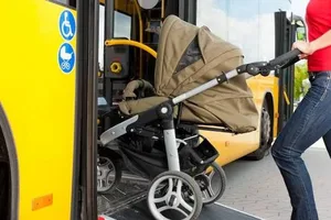 Мэр Бишкека поручил отменить плату за провоз детских колясок в автобусах