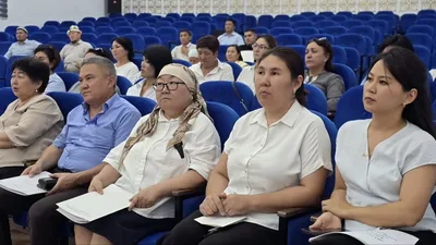 В мэрии Кара-Куля многодетным матерям вручили ордена «Баатыр эне»