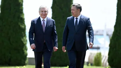 Жапаров наградил Мирзиёева орденом "Манас" — видео