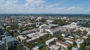 Здания министерств и больниц в центре Бишкека могут передать инвесторам