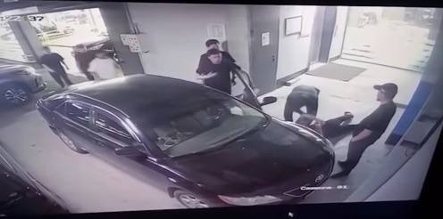 В МВД прокомментировали видео с избиением парня при задержании