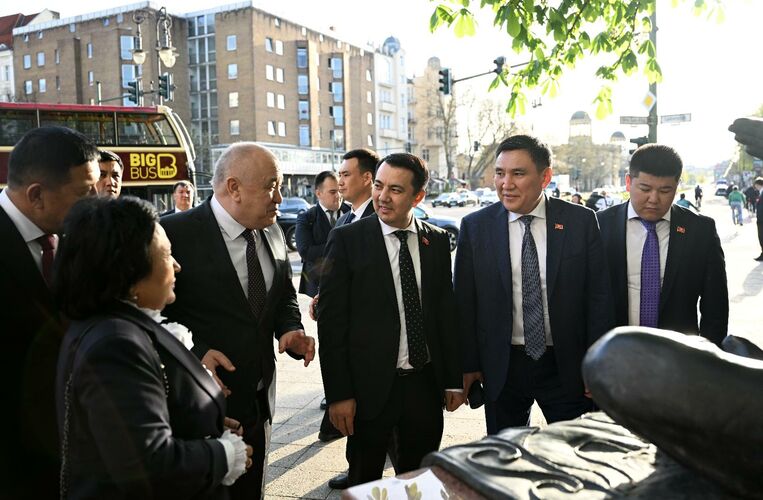 Speaker and Zhogorku Kenesh deputies meet with Kyrgyzstanis in Germany