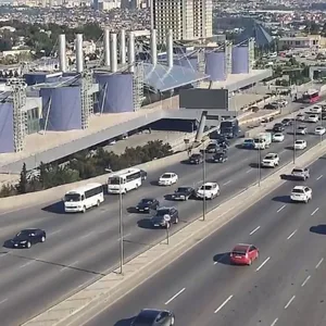 На ряде улиц и проспектов Баку затруднено движение транспорта