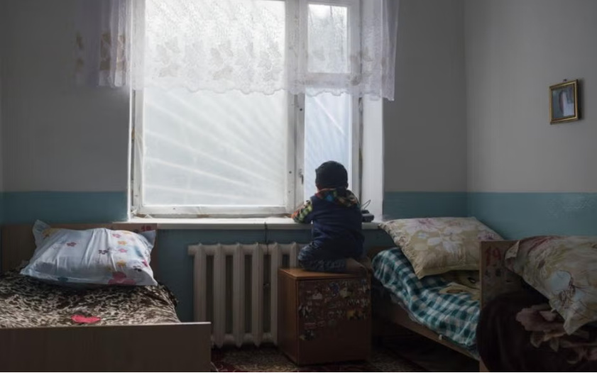 "Эти дети как невидимки". 8 тыс. детей с инвалидностью оказались вне системы образования