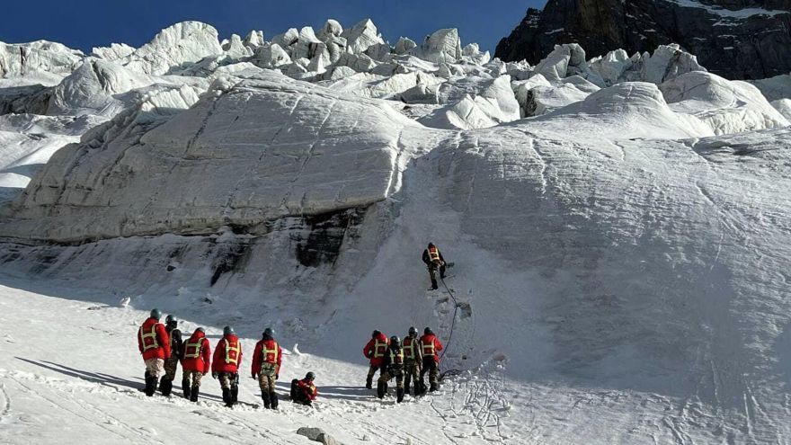 Missing mountaineers in Kyrgyzstan: Search drone spots backpack on ridge