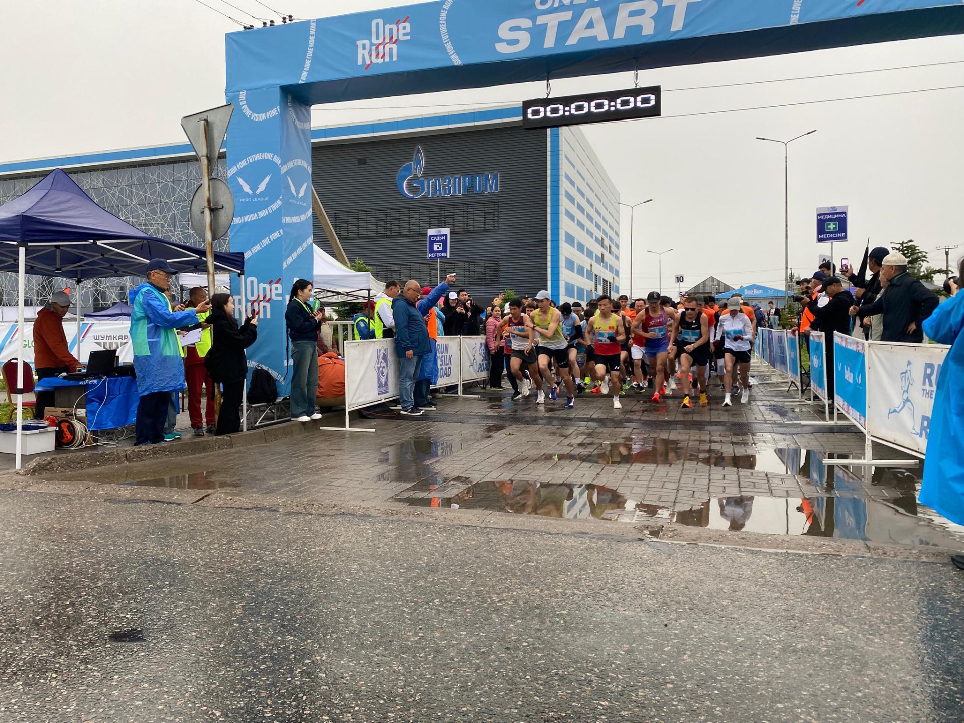 В полумарафоне One Run в Бишкеке приняли участие 1,2 тысячи человек
