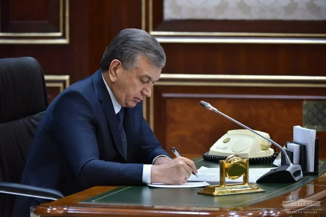 Мирзиёев потребовал повысить доверие граждан к судам