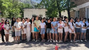 В Кара-Куле спасатели провели урок безопасности для 240 детей в лагере