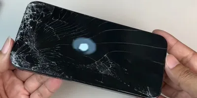 Ссора на дороге закончилась уголовным делом. Мужчина разбил iPhone женщины за $1,4 тыс.