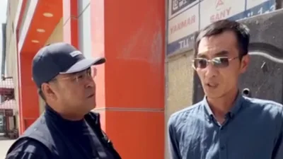 Мэр Оша поручил привести в порядок все таблички с рекламой на китайском языке в течение часа