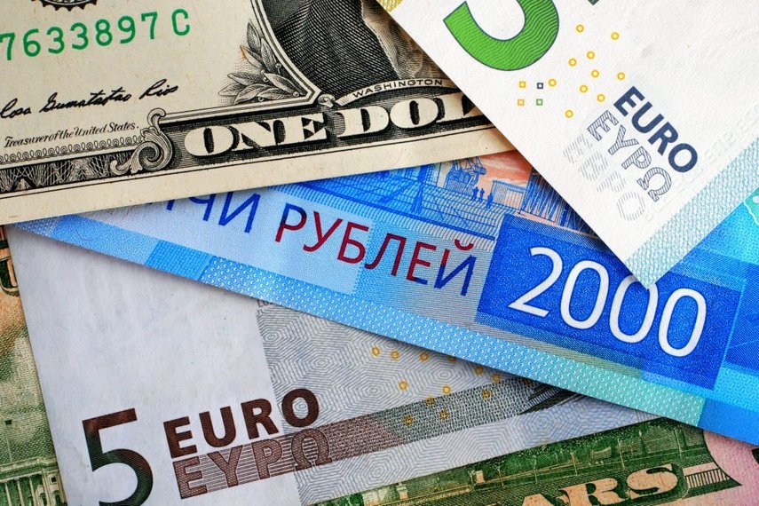 Российский рубль начал дорожать, как и тенге. Курсы валют на 21 апреля