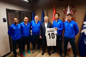 Kasymaliev meets with national team coaches after being elected as head of KFU