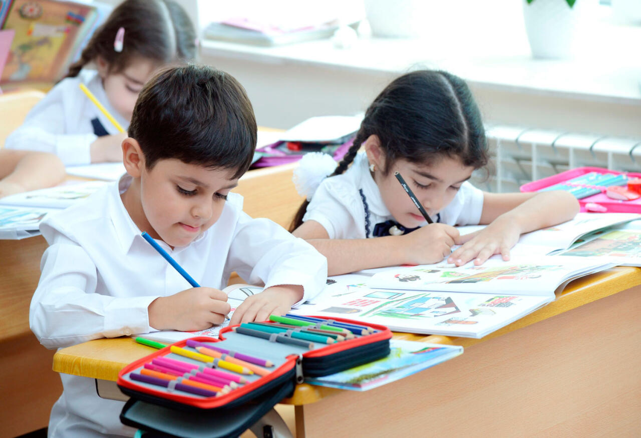 Dövlət məktəblərində xarici dildə oxumaq istəyən şagirdlər müsahibədən keçəcəklər