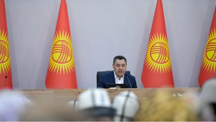 Садыр Жапаров съездил в Ноокатский район и встретился с местными властями и жителями