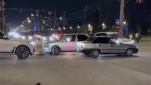 В Бишкеке в "Джале" столкнулись два автомобиля (видео)
