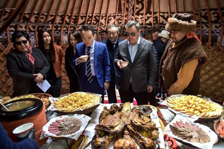 Sadyr Japarov shows Tron founder Kyrgyz nomadic traditions