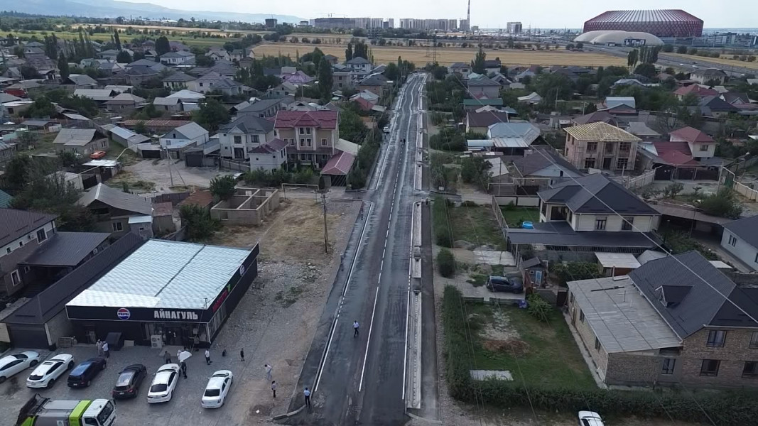 В Бишкеке после капремонта открыли участок улицы Бердибаева с новыми тротуарами