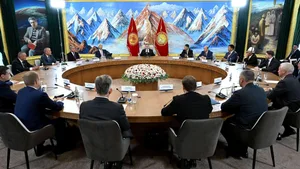 Садыр Жапаров принял руководителей регионов России — фото