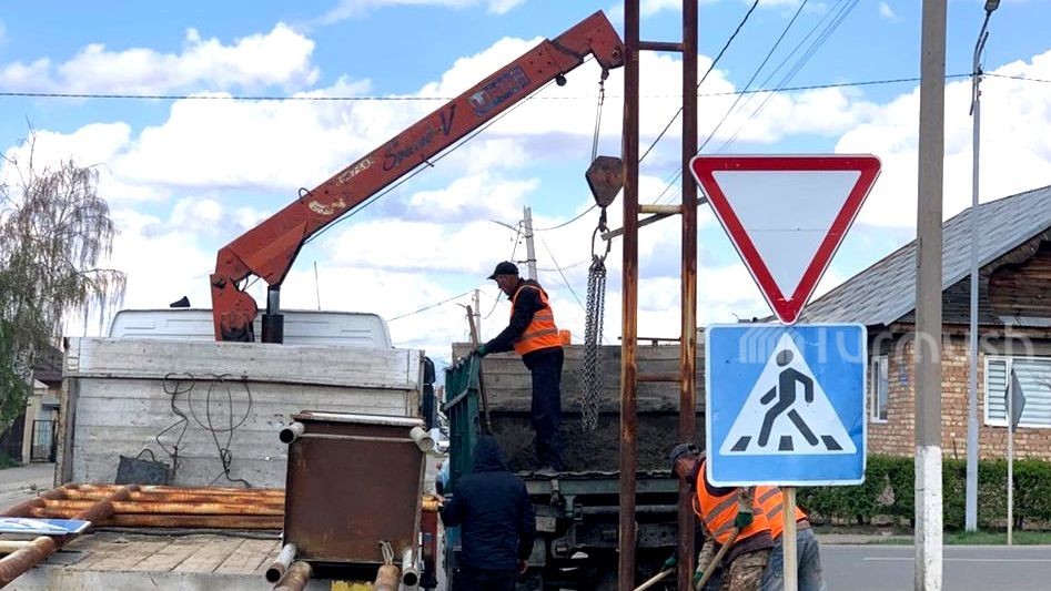 В Караколе установили светофор на перекрестке, где часто происходят ДТП
