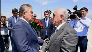Али Асадов прибыл с визитом в Узбекистан