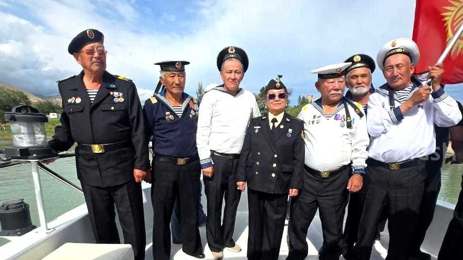 В Чолпон-Ате собрались ветераны-моряки