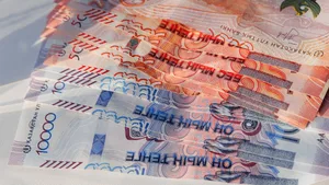 “Надо было сделать так“. Почему казахстанцам стало сложнее оформить кредит и рассрочку