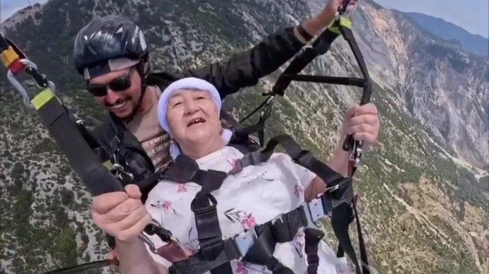 74-летняя апашка показала, как выглядит настоящая любовь к жизни