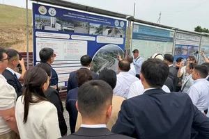 В Кара-Суу депутатам показали строительство тоннеля и десятки гидросооружений в рамках водного проекта на 1,8 млрд сомов