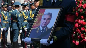 Как в Бишкеке проходит панихида по экс-депутату Мыктыбеку Абдылдаеву — фото