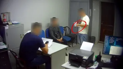 В Бишкеке иностранца задержали при передаче милиционеру взятки в $300