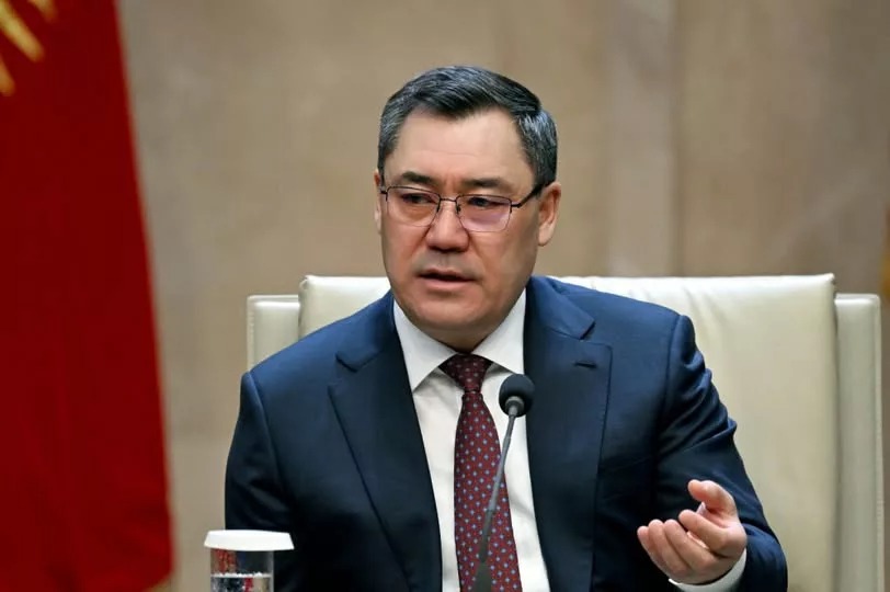 Садыр Жапаров обязал местные власти отвечать людям быстрее