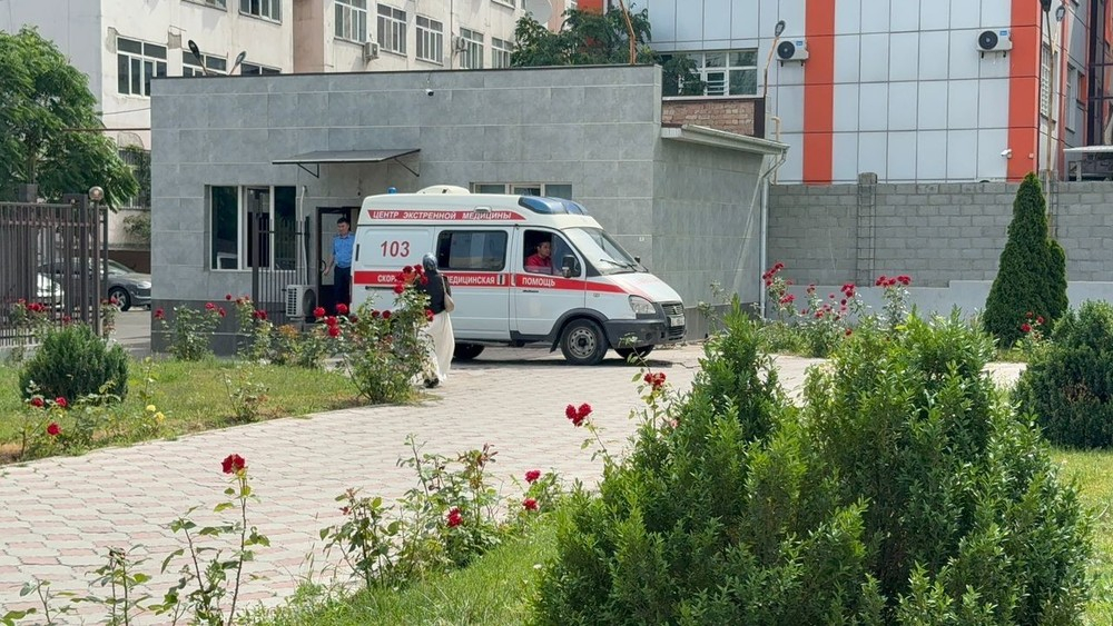 Суд по письму 75 в Бишкеке. Одному из подсудимых стало плохо