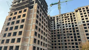 В городе Ош приостановили строительство жилого комплекса из-за нарушений