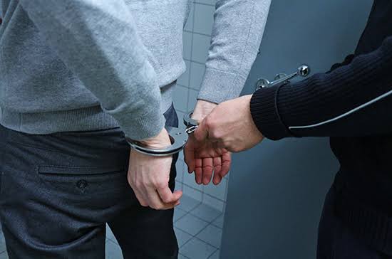 В Кара-Суйском районе задержали подозреваемого в даче взятки милиционеру