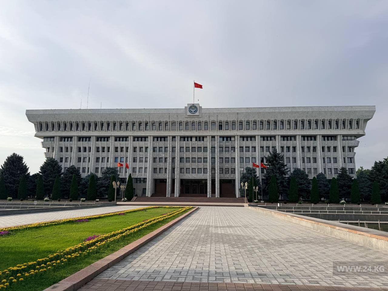 Депутатам официально разрешили зарабатывать на науке, творчестве и преподавании