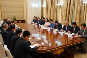 Китайские компании предложили построить в Кыргызстане завод по производству карбамида и азотных удобрений