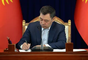 Садыр Жапаров подписал поправки в закон о взаимодействии спецслужб с операторами связи