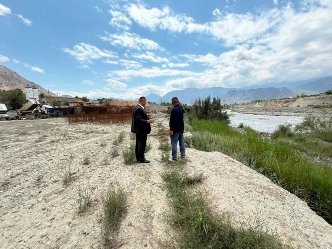 Kyrgyzstan and Tajikistan discuss riverbank reinforcement in border areas