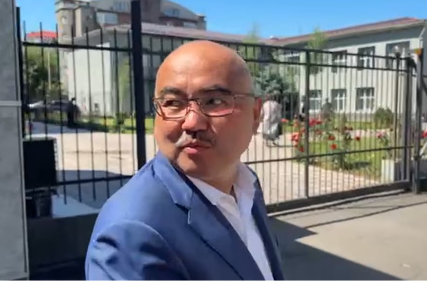 "Уважаемые или неуважаемые". Адвокат экс-спикера раскритиковал Жогорку Кенеш