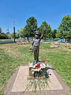 Monument to hero of Chingiz Aitmatov’s “The White Steamship” unveiled in Hungary