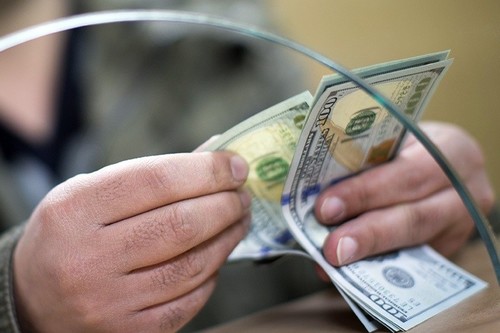 Нацбанк приостановил лицензии трех обменных бюро в Бишкеке